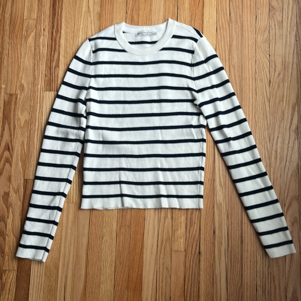 Abercrombie navy and cream sweater